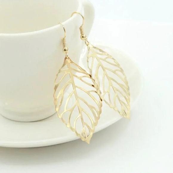 Gold Filigree Open Leaf Dangle Earrings - Picture 1 of 4